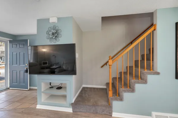 $399,900 | 631 Fox Hollow Drive, Hudson, NH 03051