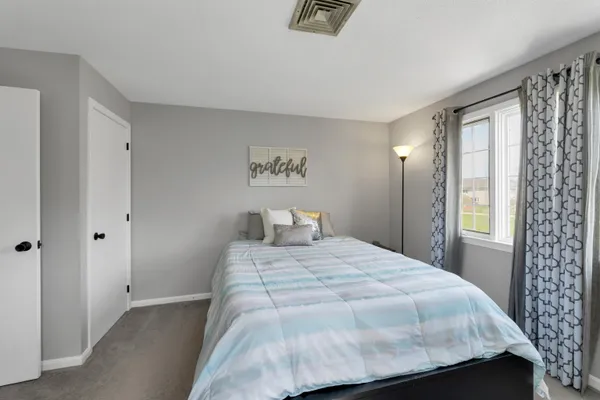 $399,900 | 631 Fox Hollow Drive, Hudson, NH 03051