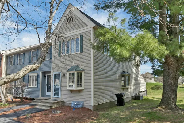 $399,900 | 631 Fox Hollow Drive, Hudson, NH 03051