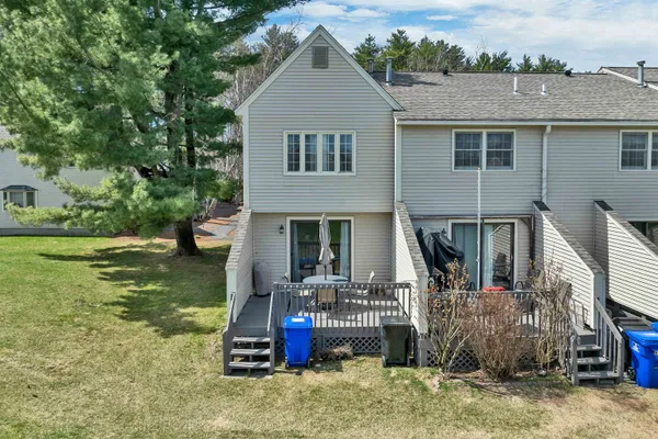 $399,900 | 631 Fox Hollow Drive, Hudson, NH 03051