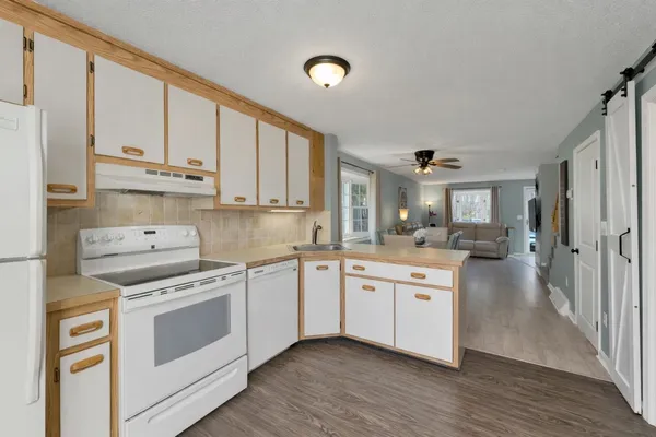 $399,900 | 631 Fox Hollow Drive, Hudson, NH 03051
