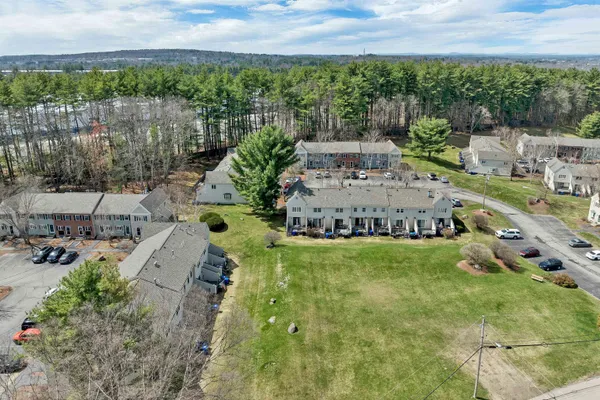 $399,900 | 631 Fox Hollow Drive, Hudson, NH 03051