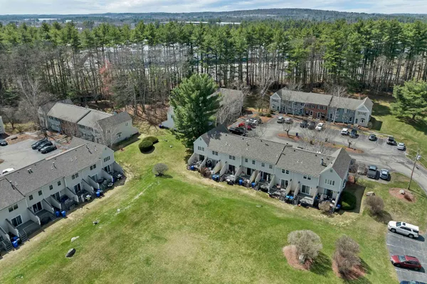 $399,900 | 631 Fox Hollow Drive, Hudson, NH 03051