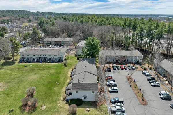 $399,900 | 631 Fox Hollow Drive, Hudson, NH 03051