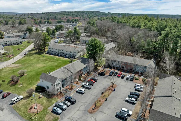 $399,900 | 631 Fox Hollow Drive, Hudson, NH 03051