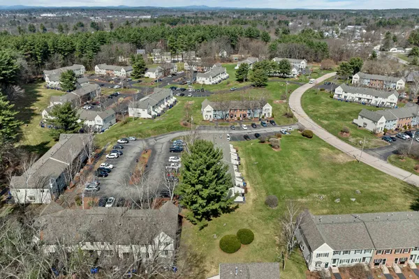 $399,900 | 631 Fox Hollow Drive, Hudson, NH 03051