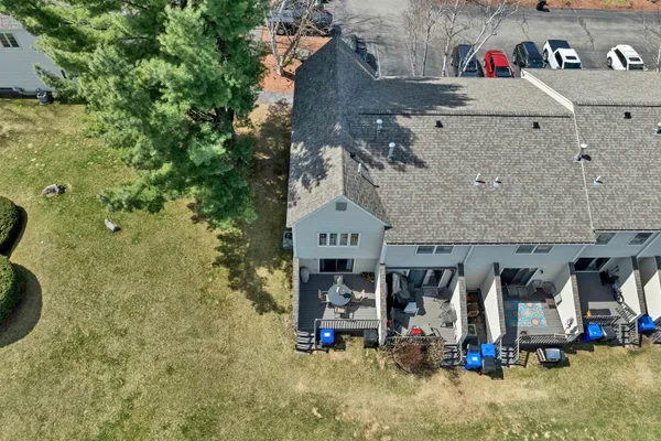 $399,900 | 631 Fox Hollow Drive, Hudson, NH 03051