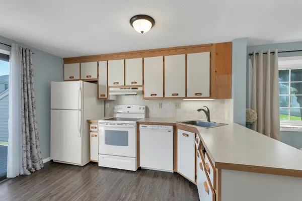 $399,900 | 631 Fox Hollow Drive, Hudson, NH 03051