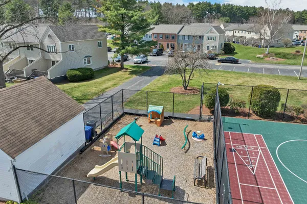$399,900 | 631 Fox Hollow Drive, Hudson, NH 03051