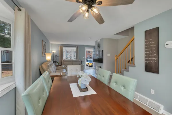 $399,900 | 631 Fox Hollow Drive, Hudson, NH 03051