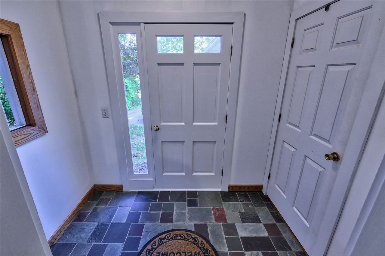 14 Hawkview Road Hudson, NH 03051 - Photo 4 of 40