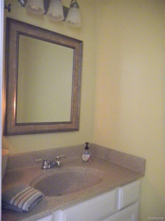 1657 Oakstone Drive Rochester, MI 48309 - Photo 9 of 25 Powder Room