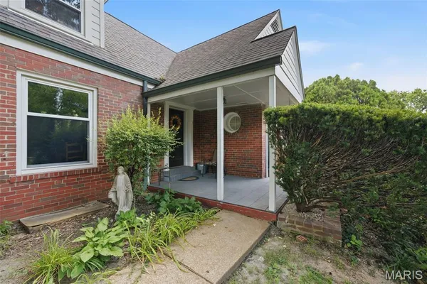 $310,000 | 7816 Blackberry Avenue, St. Louis, MO 63130