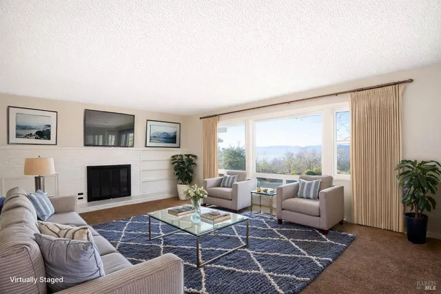 a view of a big room with closet and windows