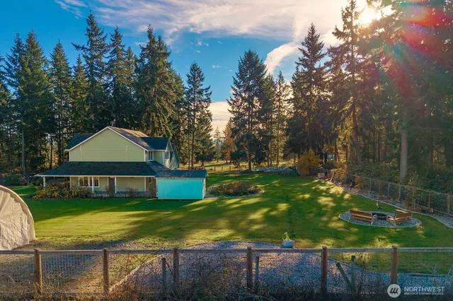 $949,900 | 35718 59th Ave Court East, Eatonville, WA 98328