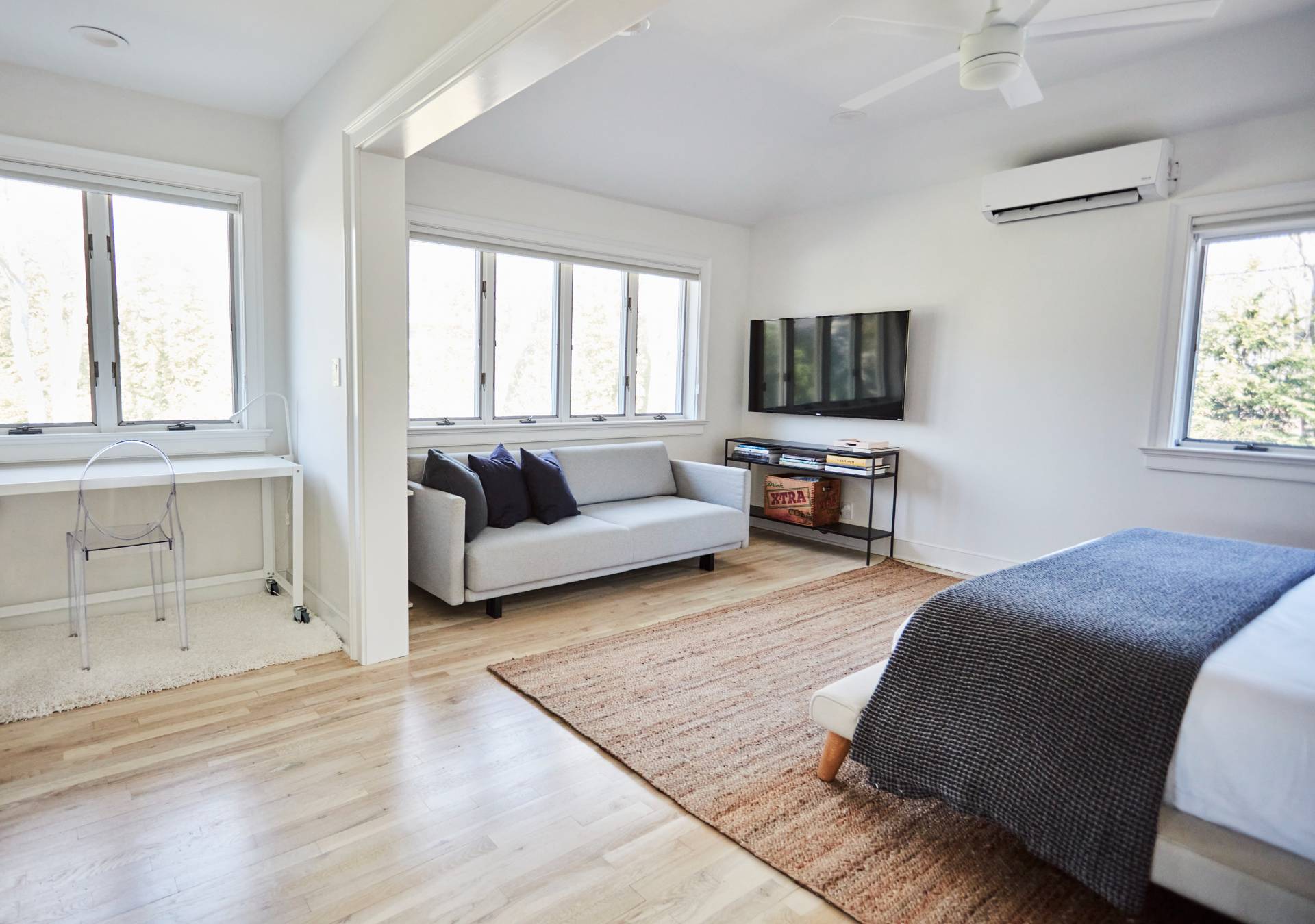 6 Bay Inlet Road East Hampton, NY 11937 - Photo 32 of 50 a living room with furniture window and flat screen tv