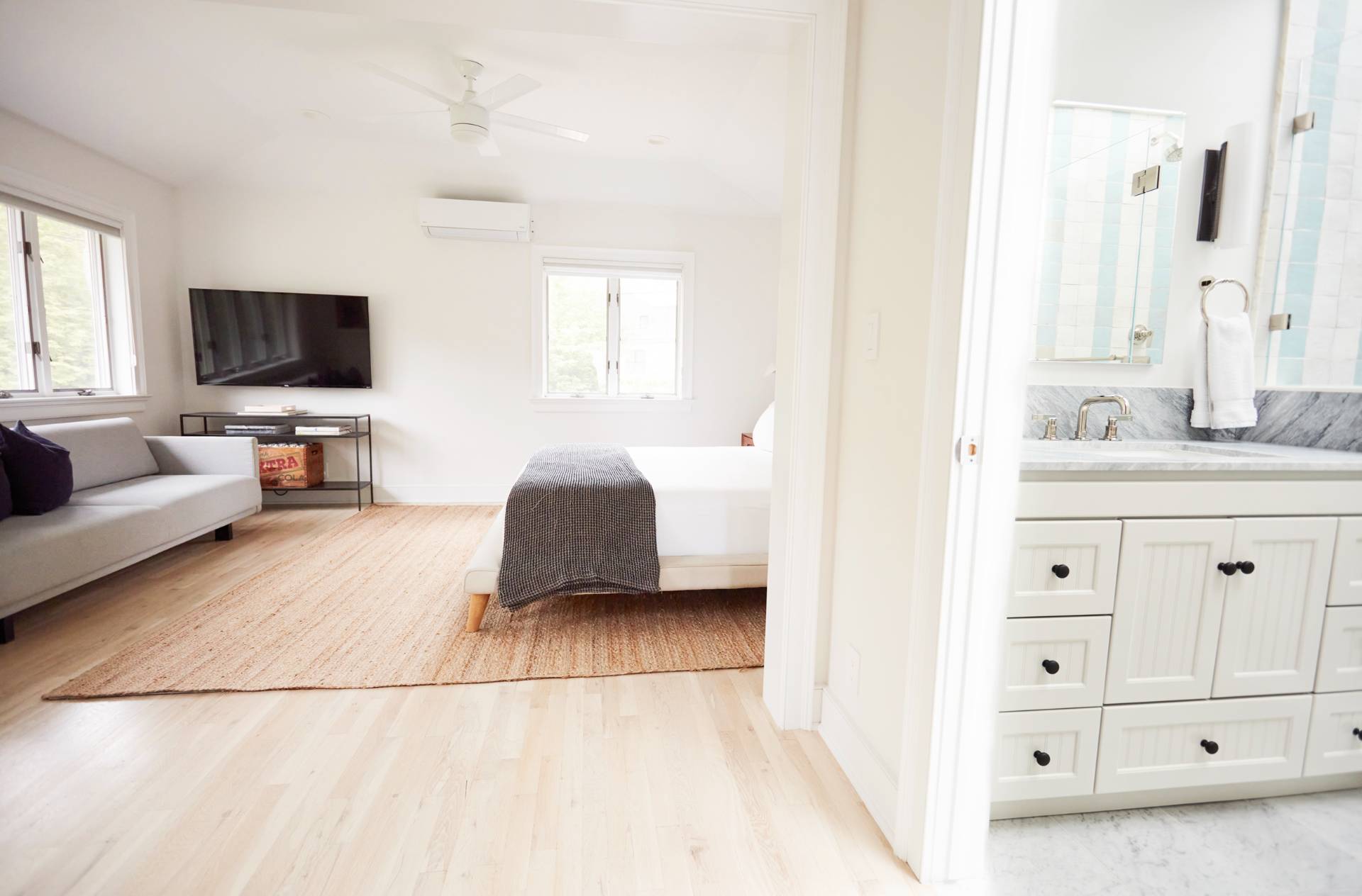 6 Bay Inlet Road East Hampton, NY 11937 - Photo 33 of 50 a living room with a couch and a flat screen tv