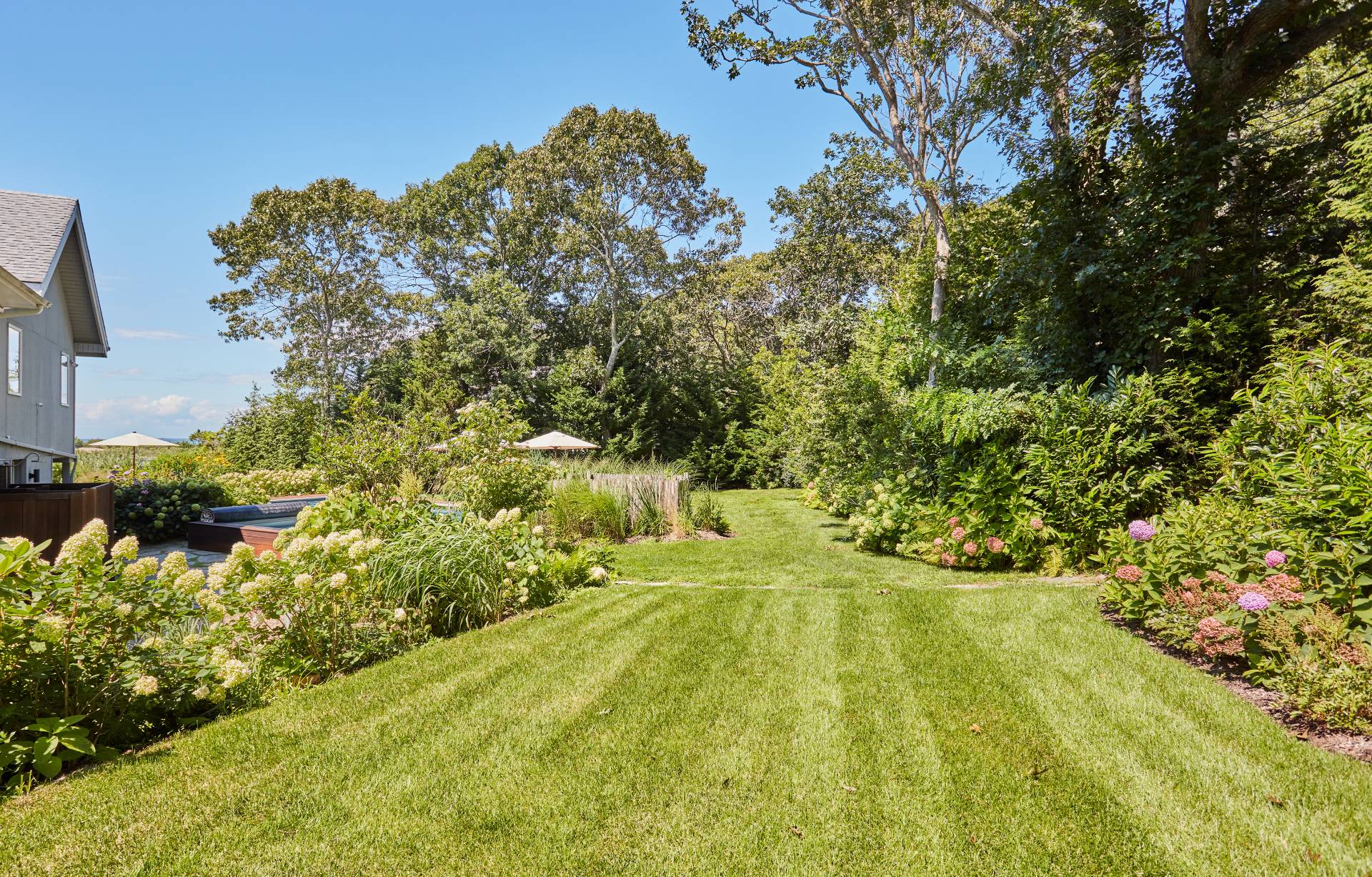 6 Bay Inlet Road East Hampton, NY 11937 - Photo 45 of 50 a yard with a house in the background