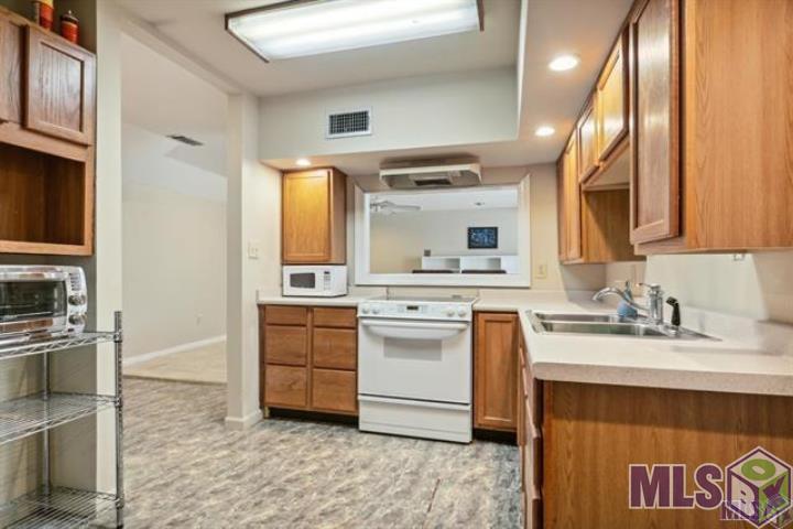 4510 Bennett Drive Baton Rouge, LA 70808 - Photo 36 of 47 3rd Floor Kitchen