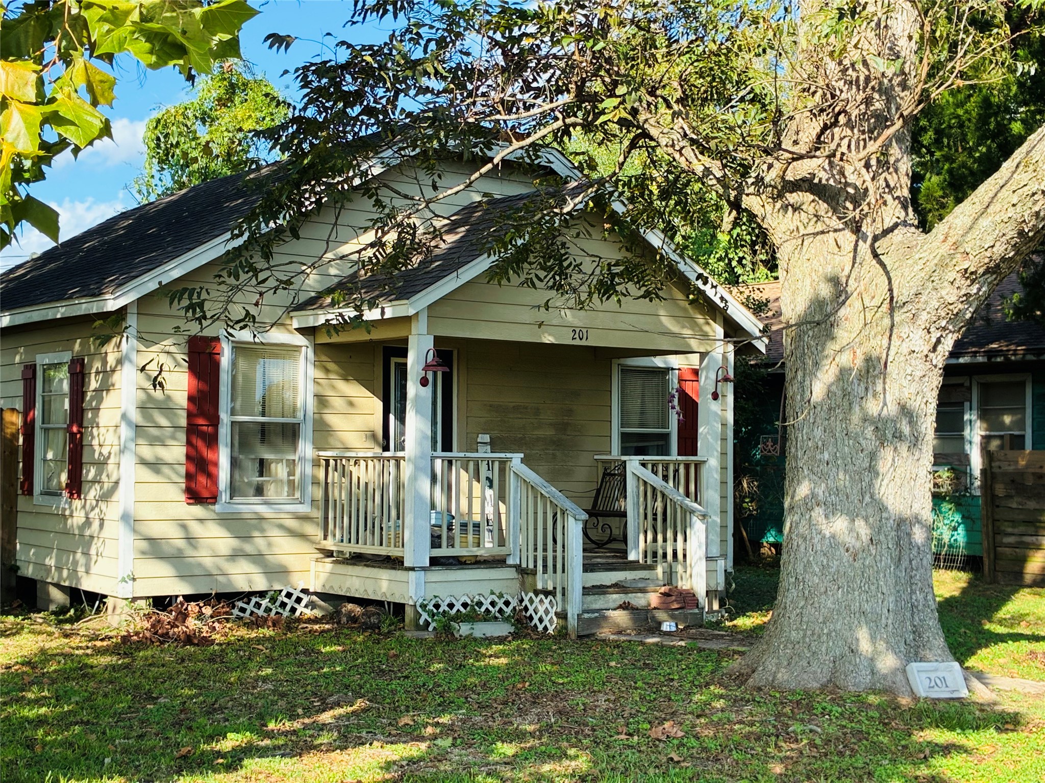 201 East Front Street Brazoria, TX 77422 - Photo 1 of 13 front view of a house with a yard