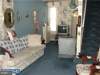 2222 Kutztown Road Reading, PA 19605 - Photo 3 of 12 Living Room