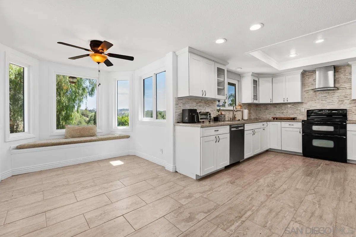 3562 South Mission Road Fallbrook, CA 92028 - Photo 22 of 38 Kitchen