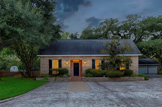 front view of house with a yard
