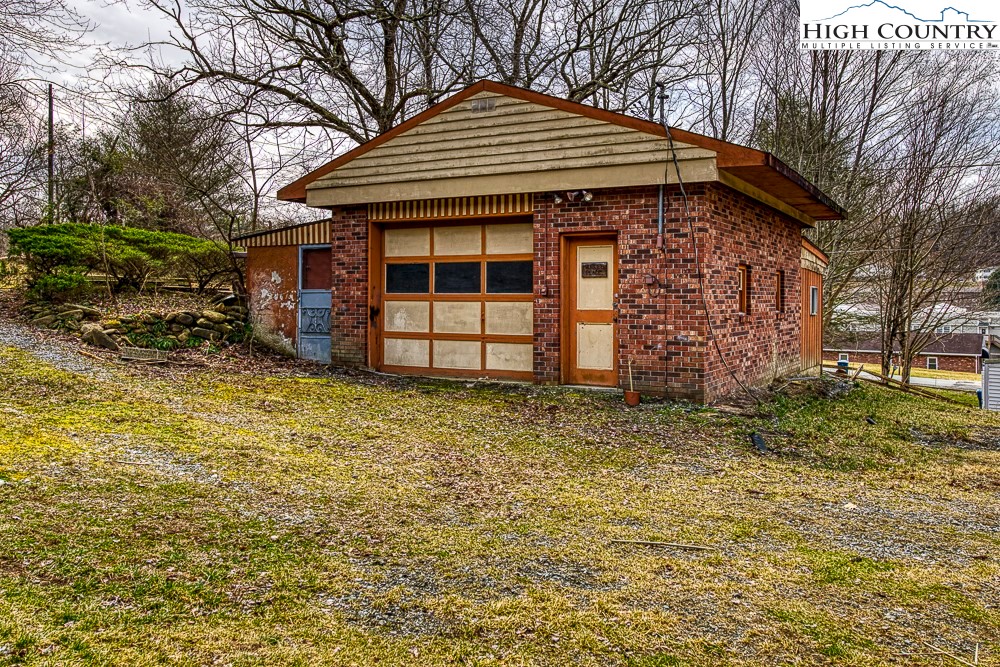 542 Oak Street Boone, NC 28607 - Photo 33 of 36 a front view of a house with a garden