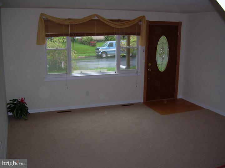 864 Andover Road Lansdale, PA 19446 - Photo 3 of 7 Living Room