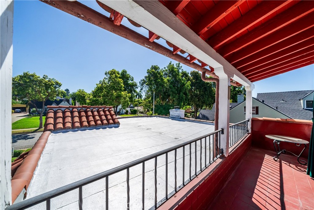 107 Annandale Road Pasadena, CA 91105 - Photo 29 of 52 Primary room balcony