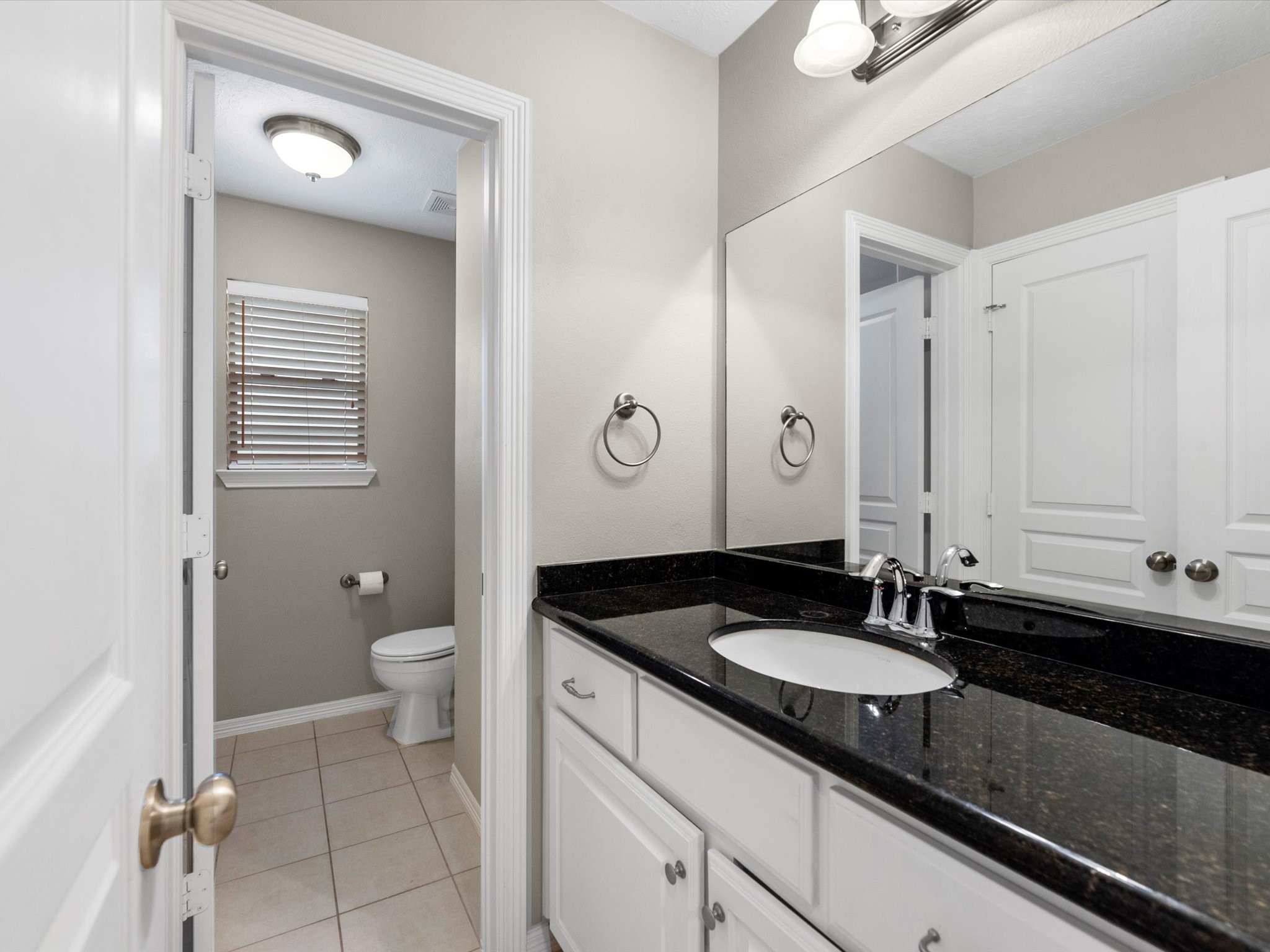 1506 Nashua Street Houston, TX 77008 - Photo 20 of 26 The secondary bathroom is located next to the secondary bedrooms with the tub and toilet located behind the door in the background.