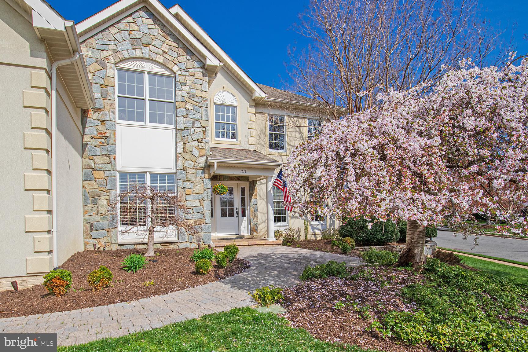 1319 Aldbury Way Reston, VA 20194 - Photo 3 of 78 landscaped front walk with lots of lighting