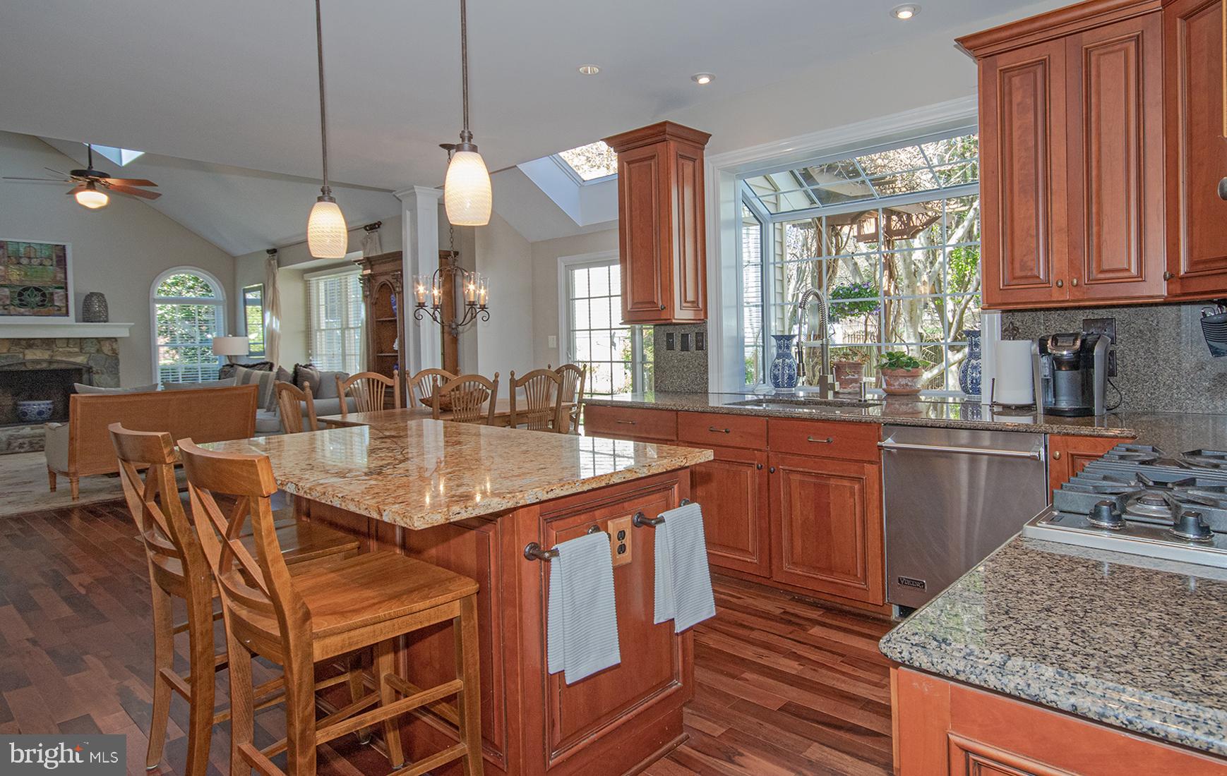 1319 Aldbury Way Reston, VA 20194 - Photo 20 of 78 doors to back patie off kitchen
