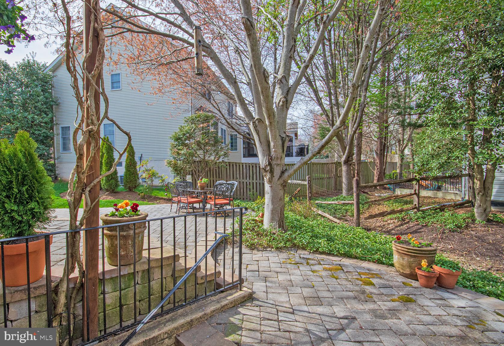 1319 Aldbury Way Reston, VA 20194 - Photo 6 of 78 back yard living space