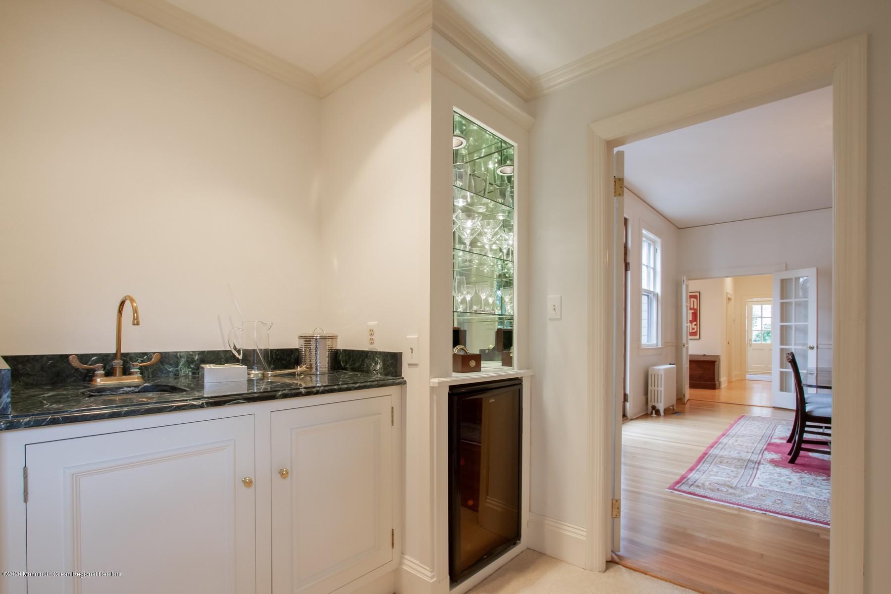 11 Conover Lane Rumson, NJ 07760 - Photo 21 of 55 Wet Bar