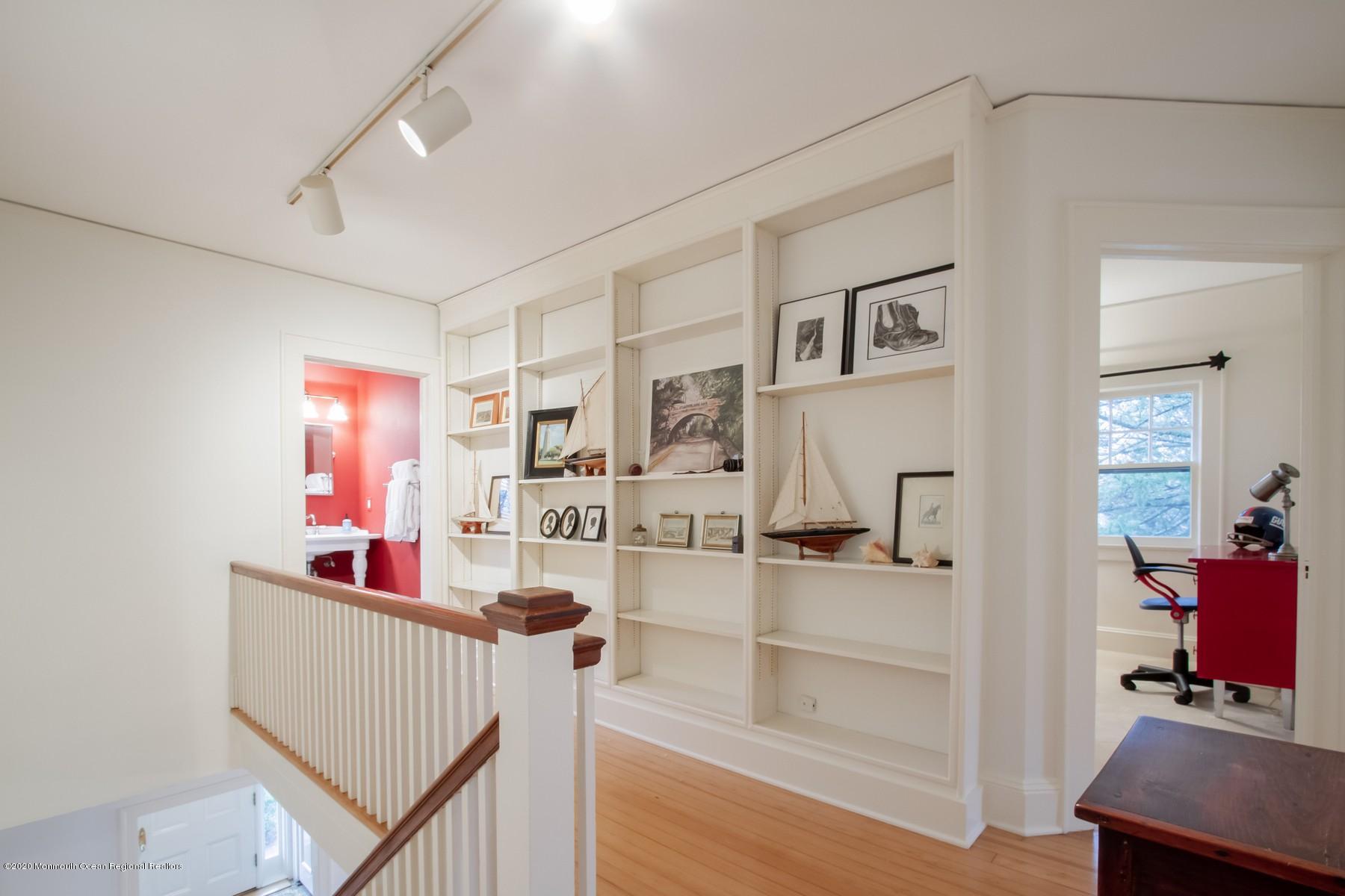 11 Conover Lane Rumson, NJ 07760 - Photo 25 of 55 2nd Floor landing