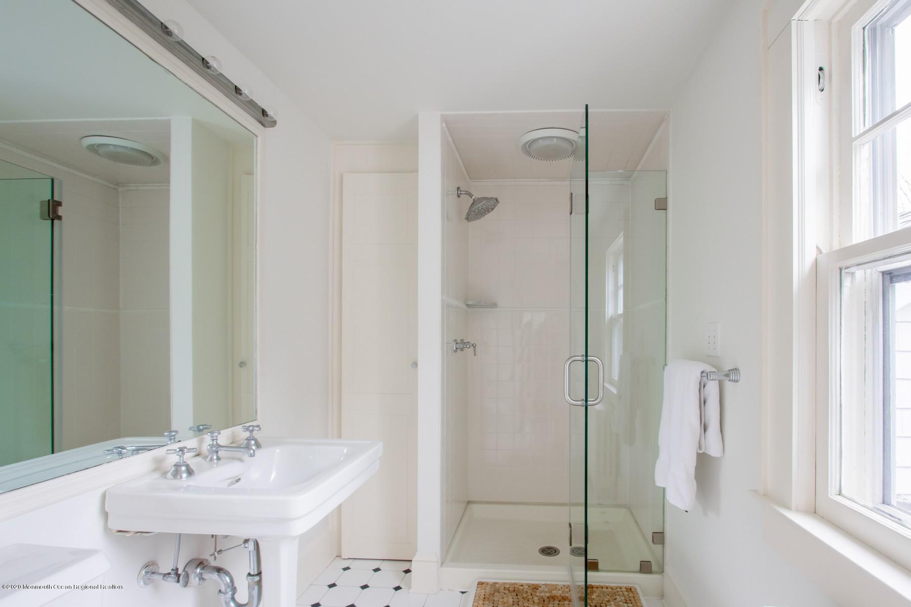 11 Conover Lane Rumson, NJ 07760 - Photo 27 of 55 Master Bathroom