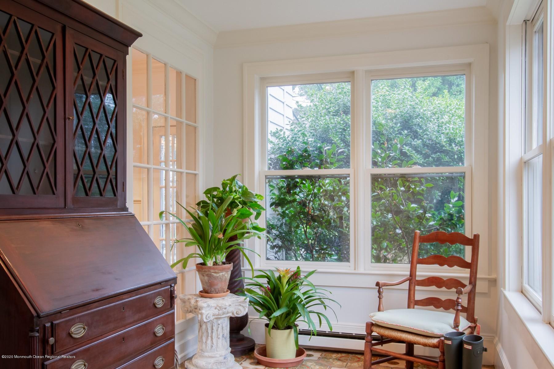 11 Conover Lane Rumson, NJ 07760 - Photo 8 of 55 foyer