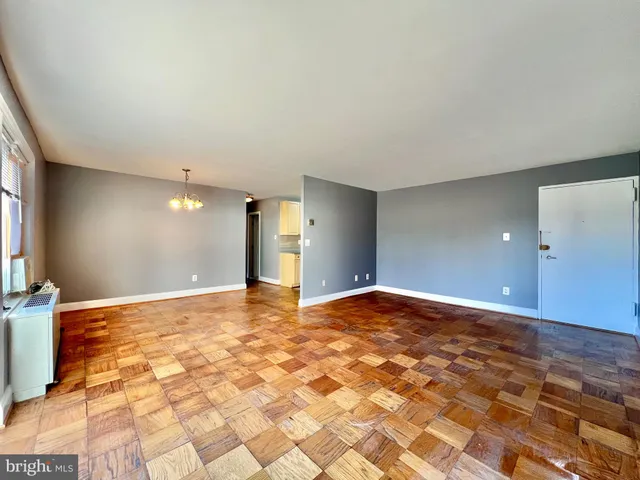 a view of empty room with window