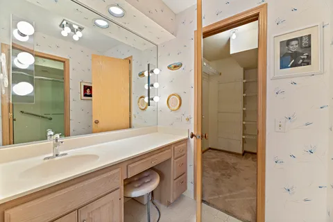 $349,000 | 1000 Deerfield Road, Unit 101, Highland Park, IL 60035
