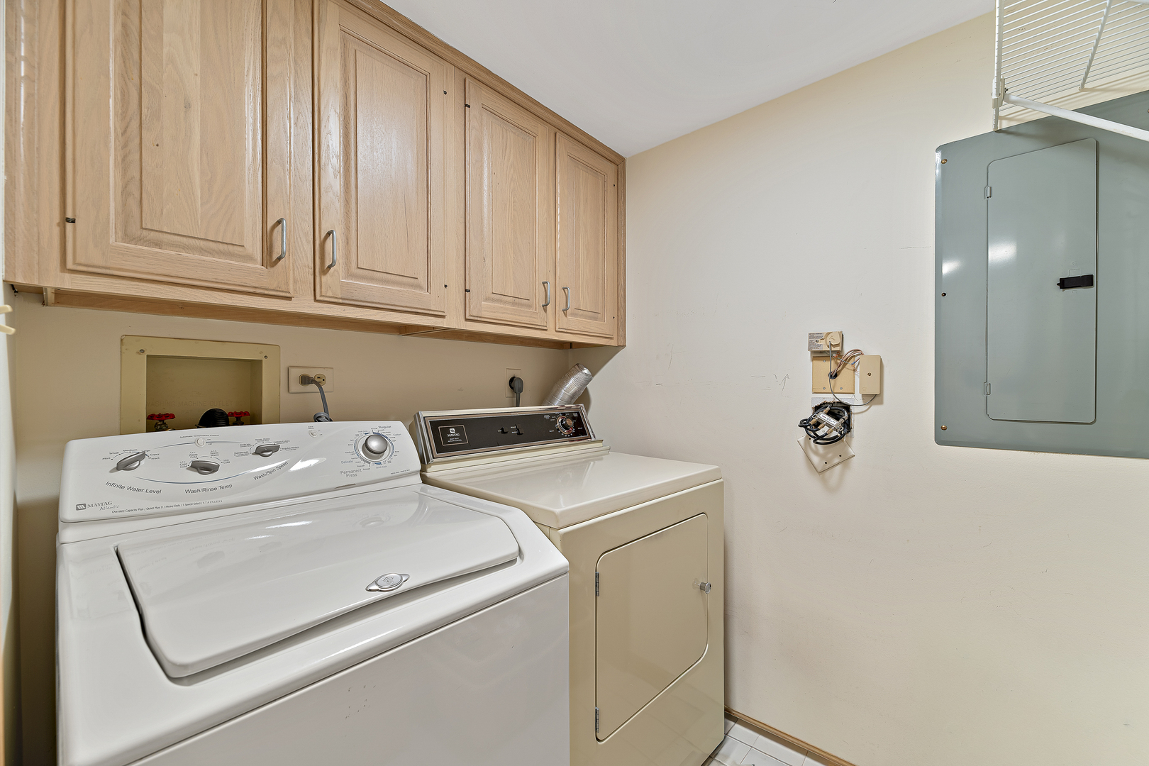 1000 Deerfield Road, Unit 101 Highland Park, IL 60035 - Photo 17 of 19 a utility room with dryer and washer