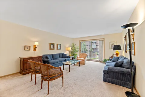 $349,000 | 1000 Deerfield Road, Unit 101, Highland Park, IL 60035