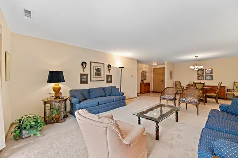 $349,000 | 1000 Deerfield Road, Unit 101, Highland Park, IL 60035