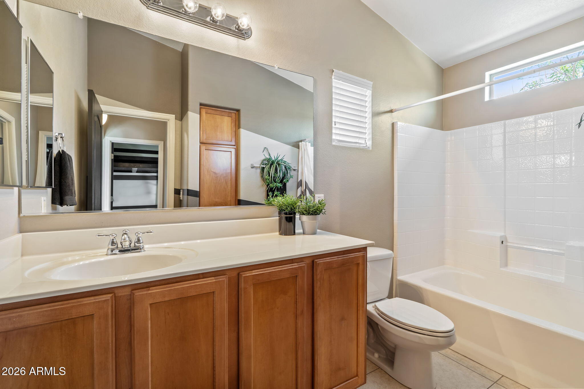 2725 East Mine Creek Road, Unit 2056 Phoenix, AZ 85024 - Photo 25 of 28 Second Bath!