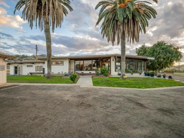 $1,585,000 | 31204 Sierra Drive, Exeter, CA 93221