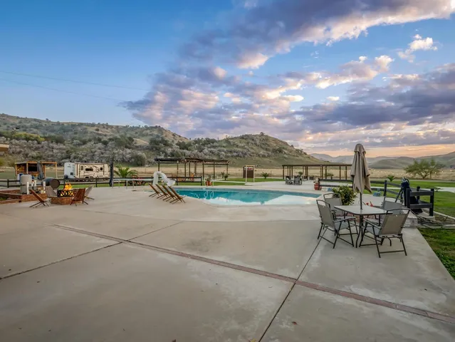 $1,585,000 | 31204 Sierra Drive, Exeter, CA 93221