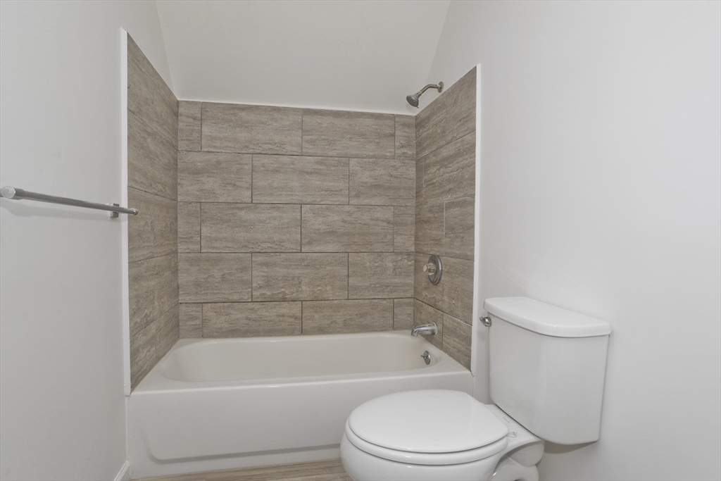 26 Huntington Street Springfield, MA 01107 - Photo 14 of 27