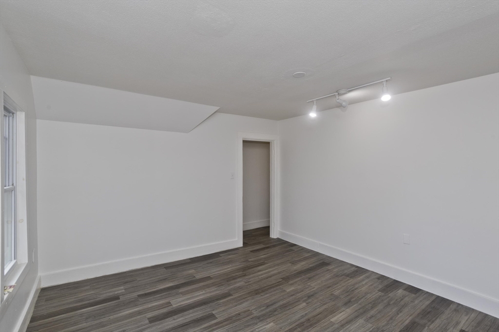 26 Huntington Street Springfield, MA 01107 - Photo 17 of 27