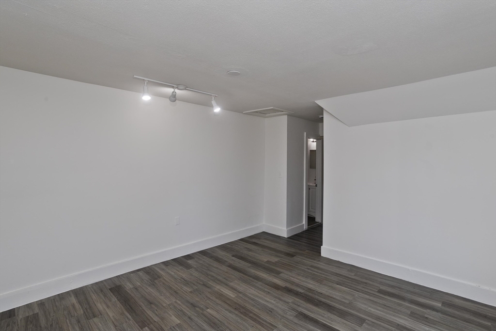 26 Huntington Street Springfield, MA 01107 - Photo 18 of 27