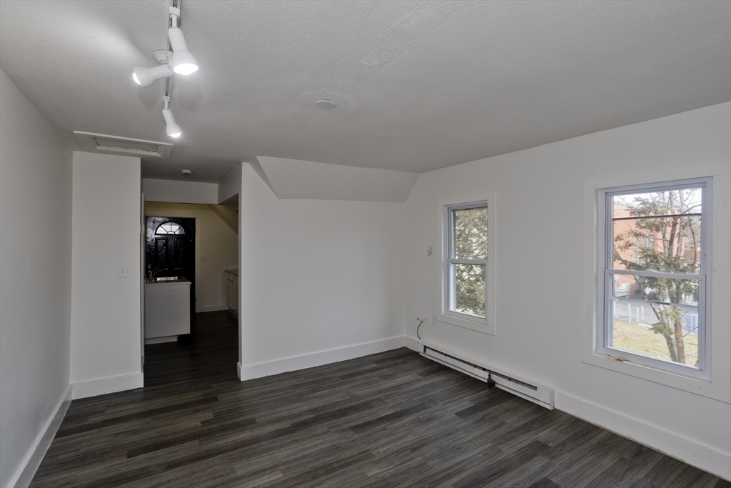 26 Huntington Street Springfield, MA 01107 - Photo 19 of 27